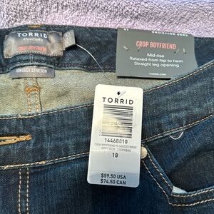 Torrid crop boyfriend jeans size 18 sanded rinse denim